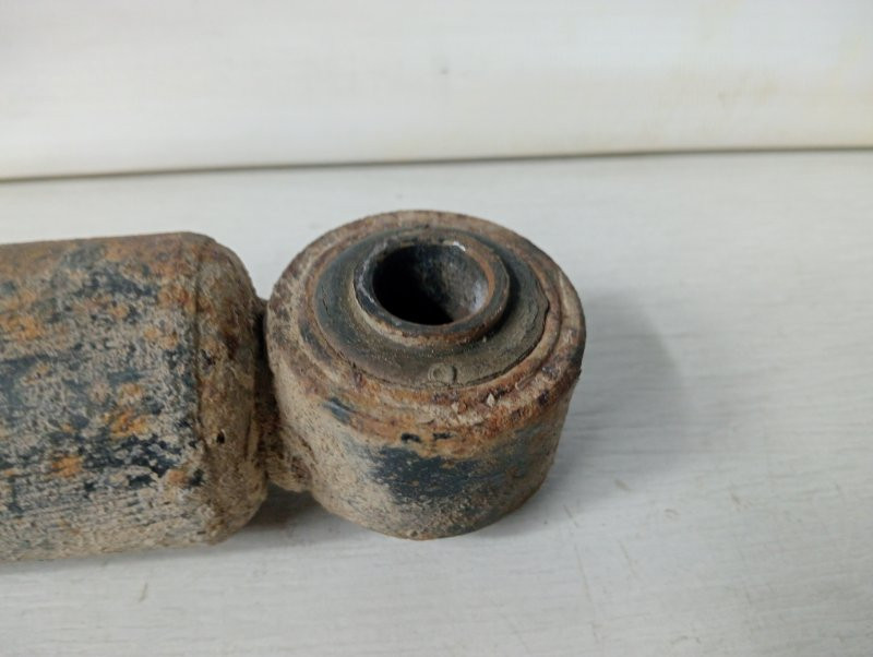 Амортизатор задний Mitsubishi Pajero Sport K9 2.5 DIESEL 4D56 1996 (б/у) Київ - зображення 2