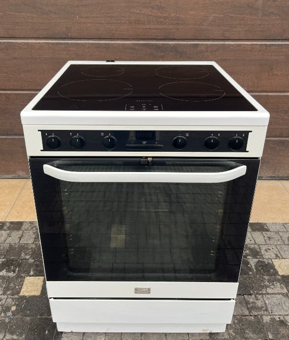 2019рік Плита індукційна з духовкою Voss Electrolux ідеальна Бережаны - изображение 1