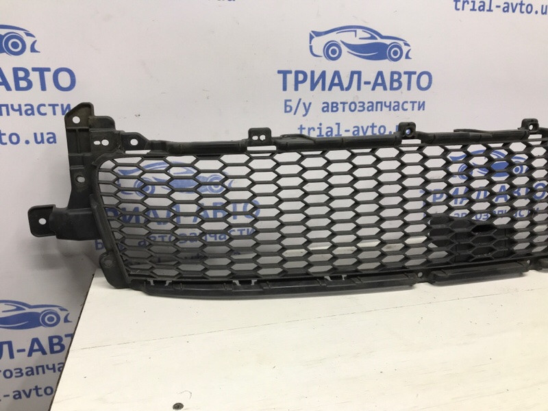 Решетка бампера центральная Mitsubishi Outlander XL 2.2 DIESEL 4N14 2007 (б/у) Киев - изображение 2