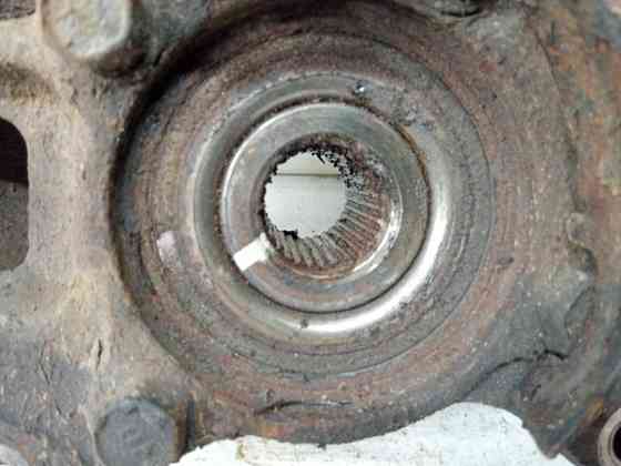 Кулак поворотный правый со ступицей Mitsubishi L200 2006-2015 MR992378 (Арт. 60949) Киев