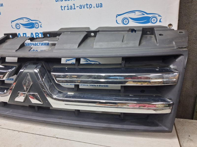 Решетка радиатора Mitsubishi Pajero Wagon 4 3.2 ДИЗЕЛЬ 4M41 2006 (б/у) Киев - изображение 4