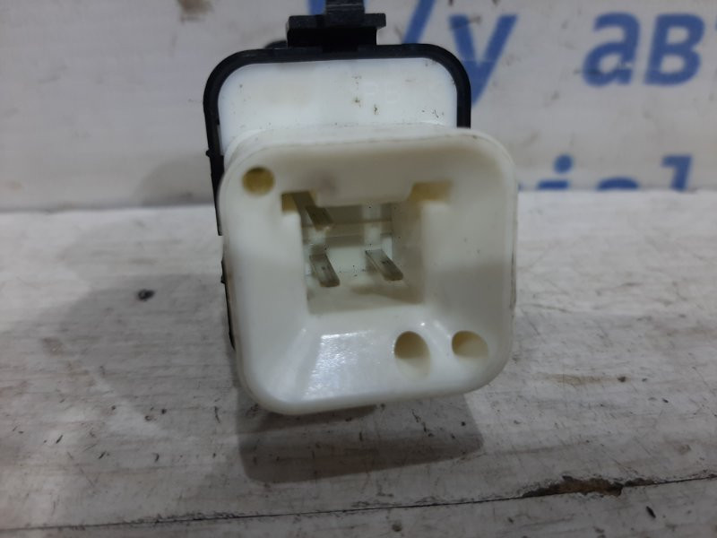 Кнопка стеклоподъемника Mitsubishi Pajero Wagon 3 3.2 ДИЗЕЛЬ 4M41 1999 (б/у) Киев - изображение 3