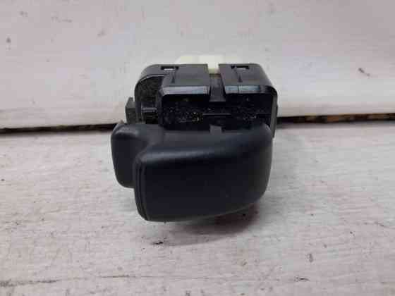 Кнопка стеклоподъемника Mitsubishi Pajero Wagon 3 3.2 ДИЗЕЛЬ 4M41 1999 (б/у) Киев