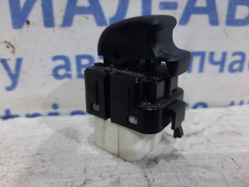 Кнопка стеклоподъемника Mitsubishi Pajero Wagon 3 3.2 ДИЗЕЛЬ 4M41 1999 (б/у) Киев - изображение 2