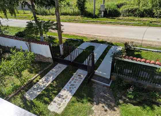 Комфортный дом с участком в 7 км от пляжа г. Обзор (Болгария) Киев