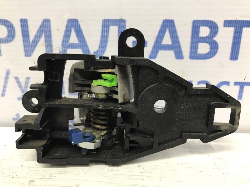 Ручка двери внутренняя правая Mitsubishi L200 KB 2.5 ДИЗЕЛЬ 4D56U 2006 (б/у) Киев - изображение 3