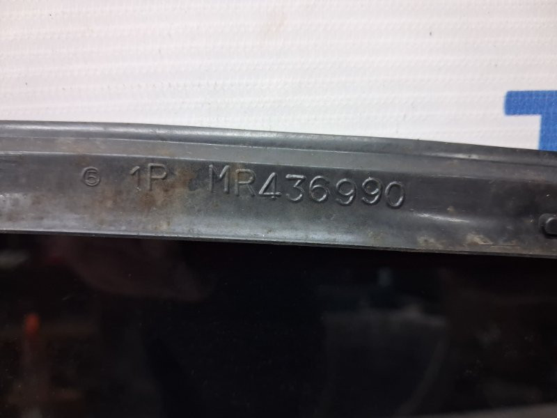 Стекло двери задней правой (форточка) Mitsubishi Pajero Wagon 3 3.2 ДИЗЕЛЬ 4M41 1999 (б/у) Київ - зображення 3