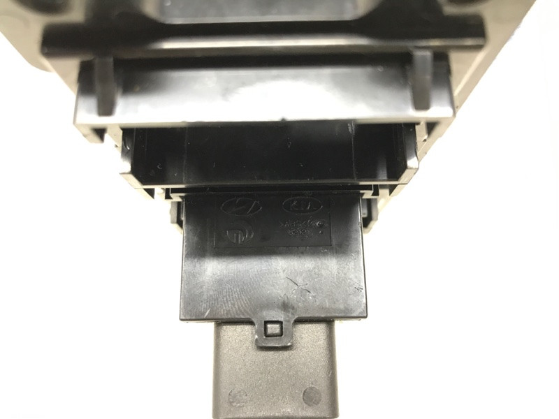 Кнопки управления Hyundai Santa fe CM 2.7 БЕНЗИН G6EA 2005 (б/у) Киев - изображение 3