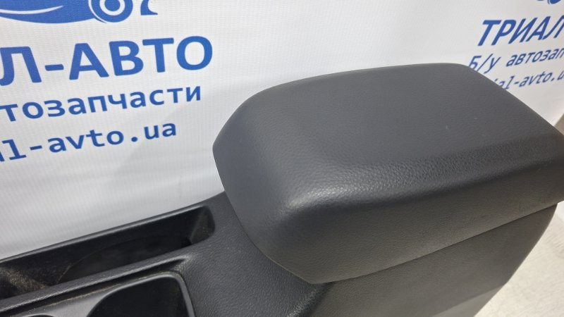 Подлокотник Mitsubishi Lancer 9 1.6 БЕНЗИН 4G18 2003 (б/у) Киев - изображение 3