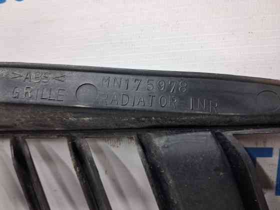 Решетка переднего бампера правая Mitsubishi Outlander CU 2.4 БЕНЗИН 4G69 2003 (б/у) Киев