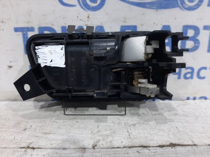 Ручка двери внутренняя левая Mitsubishi Pajero Wagon 3 3.2 ДИЗЕЛЬ 4M41 1999 (б/у) Киев - изображение 2