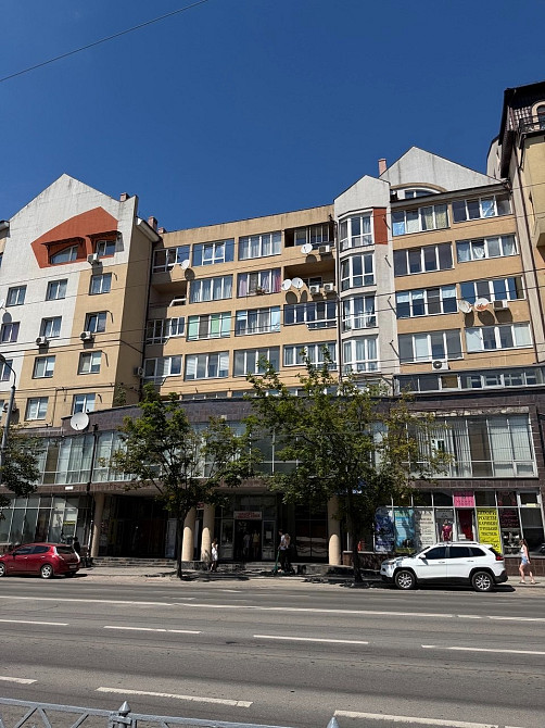 Комерційне приміщення 34 м² у центрі - ремонт, вітрина, орендар Івано-Франківськ - зображення 8