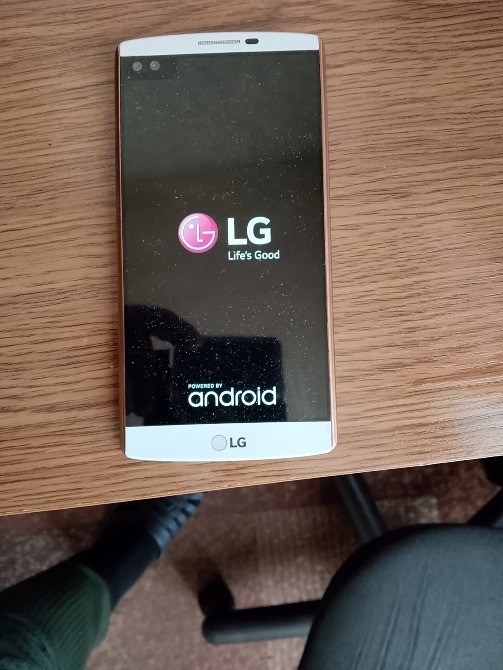 Відвал чіпа на двох LG V10 2шт..Один дісплей ідеальний,другий трохи підсажений.2000гр за два. Киев - изображение 1