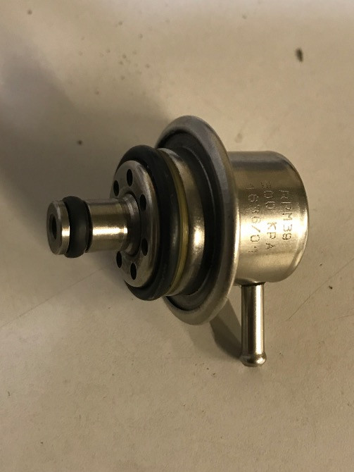 Бу клапан давления в топливной рейке Weber RPM39 300KPA, Renault Espace Megane Laguna 1, 2.0i 8V Кропивницький - зображення 1