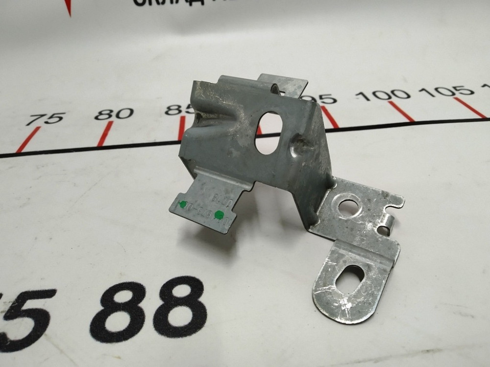 Кронштейн крепления высоковольтной электропроводки порта зарядки Tesla model 3 1067954-00-E Київ - зображення 1