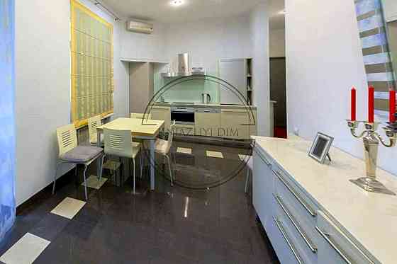 Простора 2-х к. кв. студія, ст. м. Площа Льва Толстого № 11159227 Киев