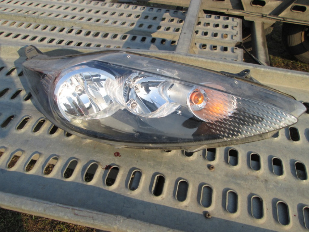 Фара правая Ford Fiesta MK7 2010-2013 (8A61-13W029-BH) Ковель - изображение 1