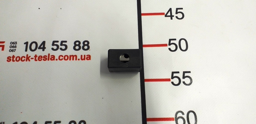 Отбойник крышки багажника верхний Tesla model S, model S REST 1008866-00-B Киев - изображение 3