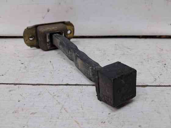 Ограничитель двери задний правый Mitsubishi Pajero Wagon 3 3.2 ДИЗЕЛЬ 4M41 1999 (б/у) Київ