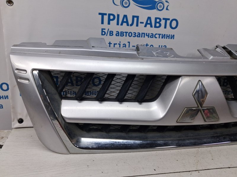 Решетка радиатора Mitsubishi Pajero Wagon 3 3.2 ДИЗЕЛЬ 4M41 1999 (б/у) Київ - зображення 2