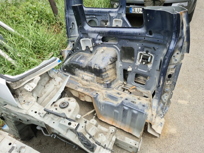 Четверть автомобиля задняя правая Mitsubishi Pajero Wagon 4 3.2 ДИЗЕЛЬ 4M41 2006 (б/у) Киев - изображение 3