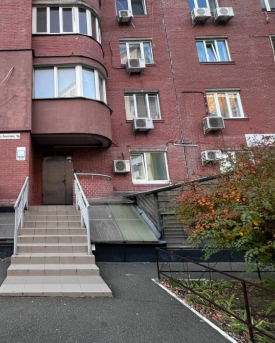 Позняки,вул Ахматової 13Д приміщення 60м Киев - изображение 1