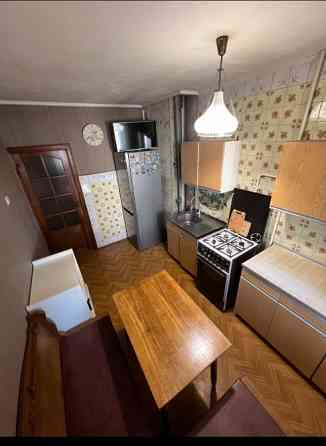 Продам або обмiняю на будинок з доплатою 3-х кiмнатну квартиру,р-он 33-й,Соборностi 22A,64 кв Луцьк