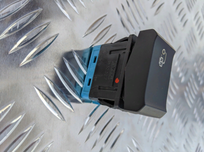 1832327 Кнопка шторка люка DAF XF 106 Euro 6 Львов - изображение 3