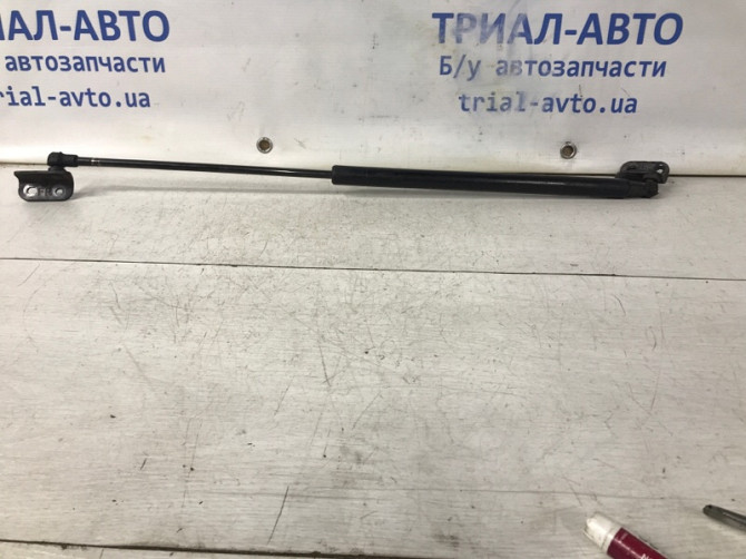 Амортизатор капота Kia Sorento 2002-2009 811813E010 (Арт. 59592) Киев - изображение 1