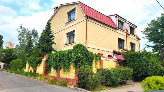 Фасадний будинок 523м2 під офіс біля метро Академмістечко Київ