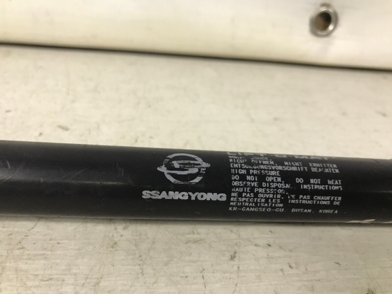 Амортизатор крышки багажника SsangYong Rexton Y250 2.7 D27DT 2006 (б/у) Киев - изображение 4