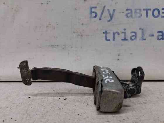 Ограничитель двери задний правый Toyota Auris 2006-2012 6863002121 (Арт. 64460) Київ