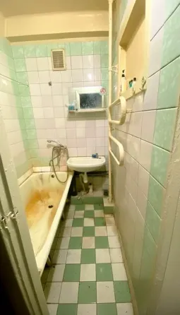 Продается 2-х ком РАЗДЕЛЬНАЯ квартира на Русановке, ул. Энтузиастов, 25/2 Київ