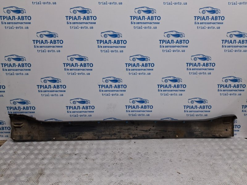 Накладка порога внешняя правая Mitsubishi Pajero Wagon 4 3.2 ДИЗЕЛЬ 4M41 2006 (б/у) Киев - изображение 4