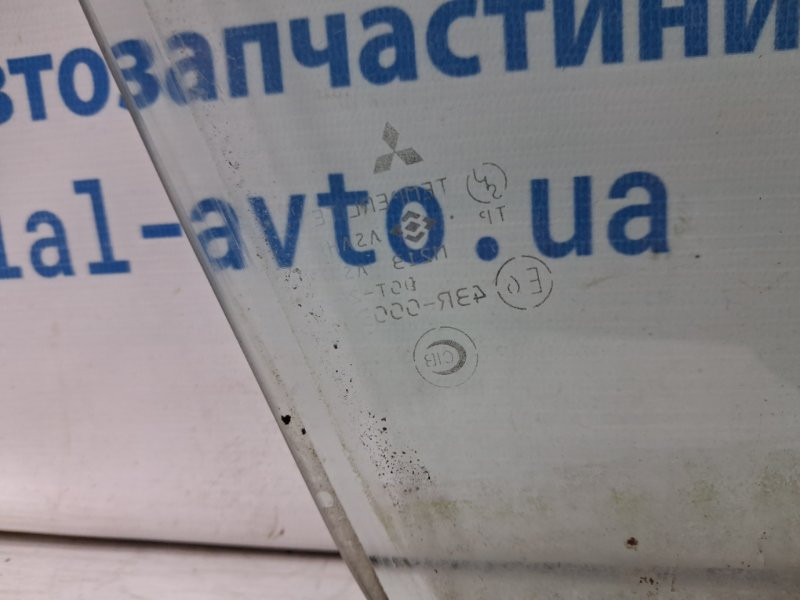 Стекло двери переднее правое Mitsubishi Pajero Wagon 3 3.2 ДИЗЕЛЬ 4M41 1999 (б/у) Київ - зображення 3