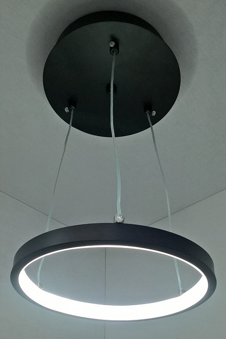 Світлодіодна стельова LED люстра 9079/1-(200)-bk Чорний 13-100х20х20 см. Київ - зображення 1