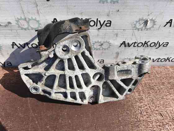Кронштейн двигателя правый Opel Vivaro 2.0 dci 2007-2013 (8200741758) Ковель