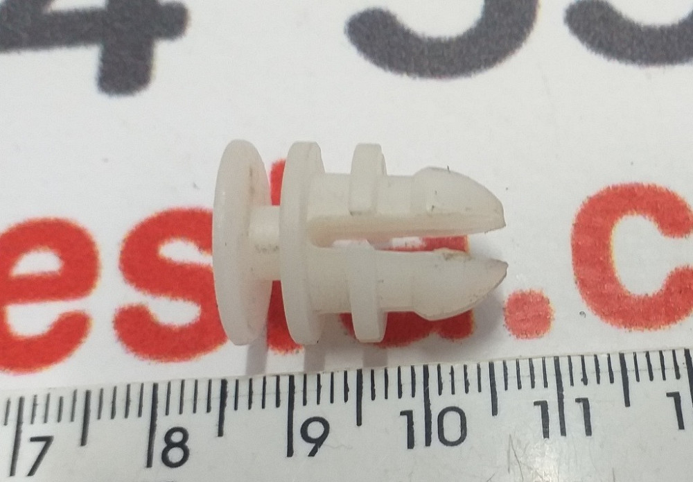 Клипса пластиковая белая 10X2.5 Tesla model 3 1092696-00-B Київ - зображення 1