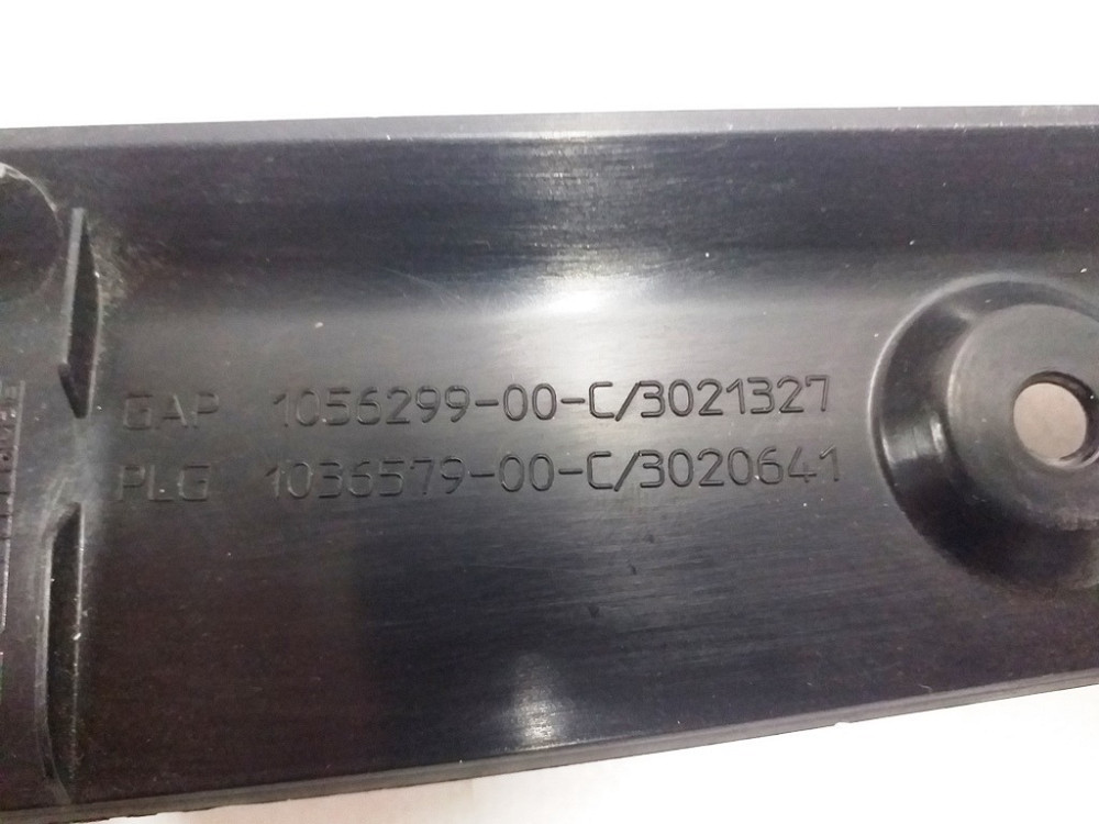 Накладка двери крышки багажника левая (под датчик прижатия) Tesla model X 1036579-00-D Київ - зображення 3