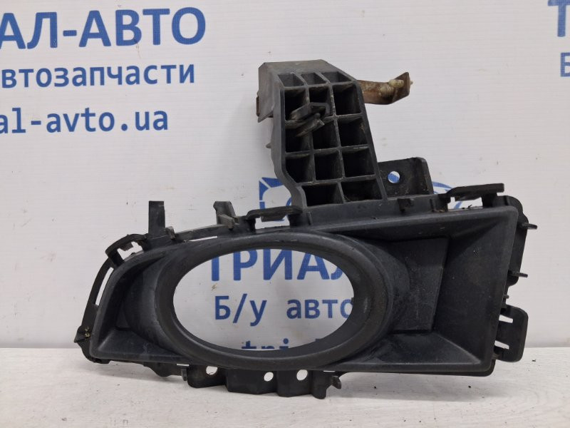 Решетка противотуманки левая Mazda 3 BK 1.6 БЕНЗИН Z6 2003 (б/у) Киев - изображение 1