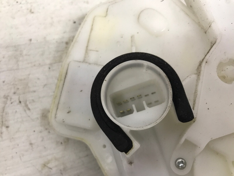 Замок двери передний правый Mitsubishi ASX GA 1.8 DIESEL 4N13 2010 (б/у) Київ - зображення 4