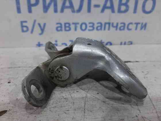 Петля двери передней правой нижняя Toyota Avensis 2002-2010 6873052010 (Арт. 26520) Киев