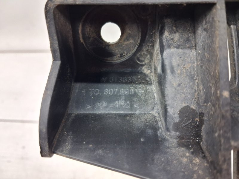 Кронштейн бампера передний правый Volkswagen Caddy 2K 1.9 DIESEL BJB 2003 (б/у) Київ - зображення 4