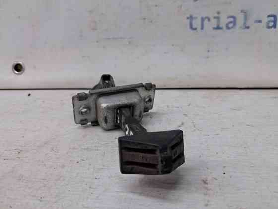 Ограничитель двери задний правый Mazda 3 BK 1.6 БЕНЗИН Z6 2003 (б/у) Киев