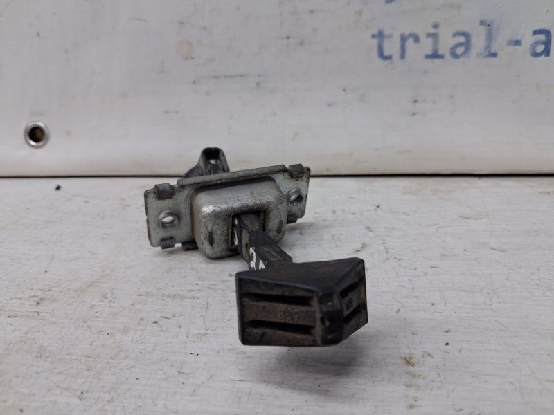 Ограничитель двери задний правый Mazda 3 BK 1.6 БЕНЗИН Z6 2003 (б/у) Киев - изображение 3