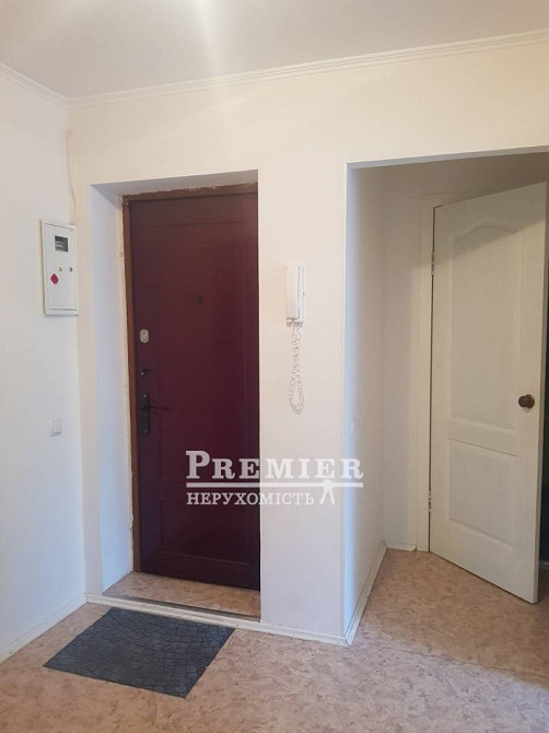 У продажу трикімнатна квартира, перепланована в кухню-студію Чорноморськ - зображення 4