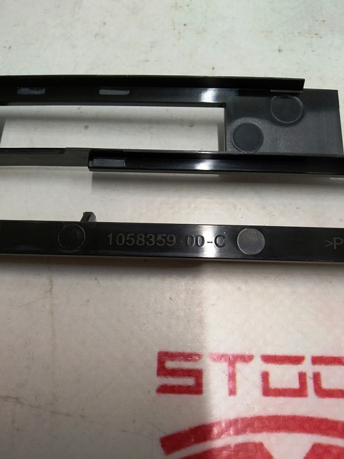 1Кронштейн (фиксатор) блоков управления пневмосистемой Tesla model X 1058359-00-C Киев - изображение 3