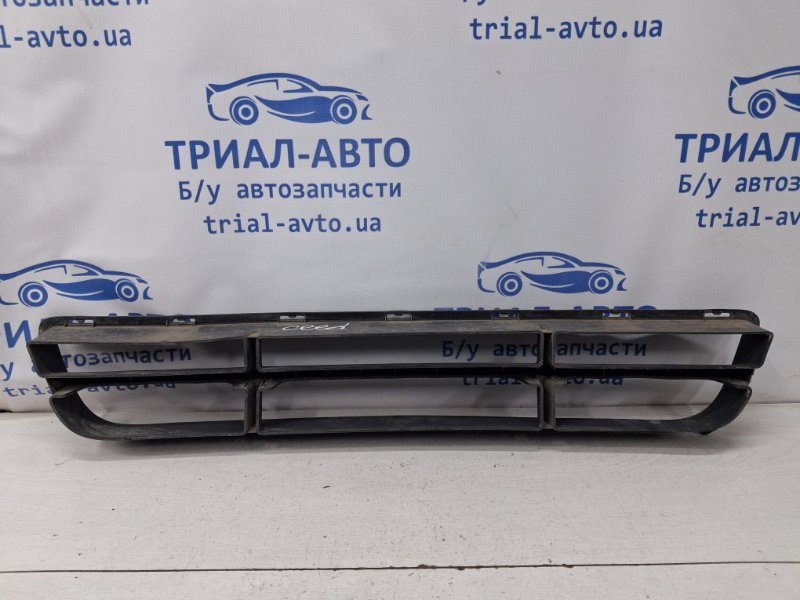 Решетка бампера центральная Kia Ceed ED 1.6 DIESEL D4FB 2006 (б/у) Київ - зображення 4