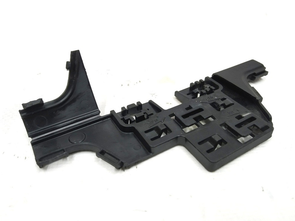 Крепление проводки замка ремня безопасности 2-го ряда сидений левый Tesla model 3 1085939-01-E Київ - зображення 1