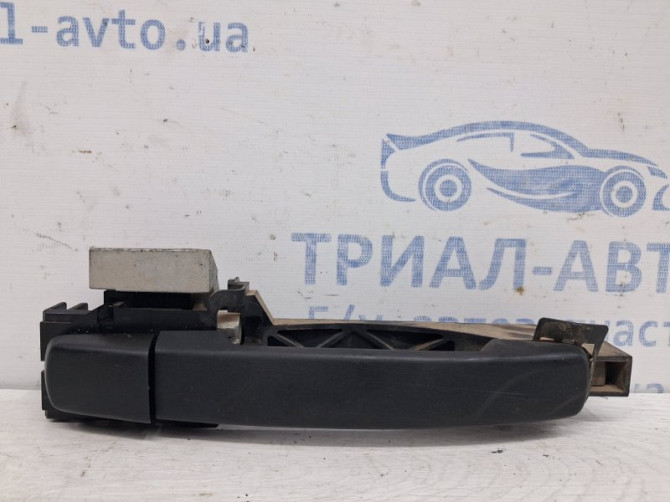 Ручка двери внешняя задняя правая Nissan Navara D40 2.5 DIESEL YD25DDTI 2004 (б/у) Киев - изображение 1